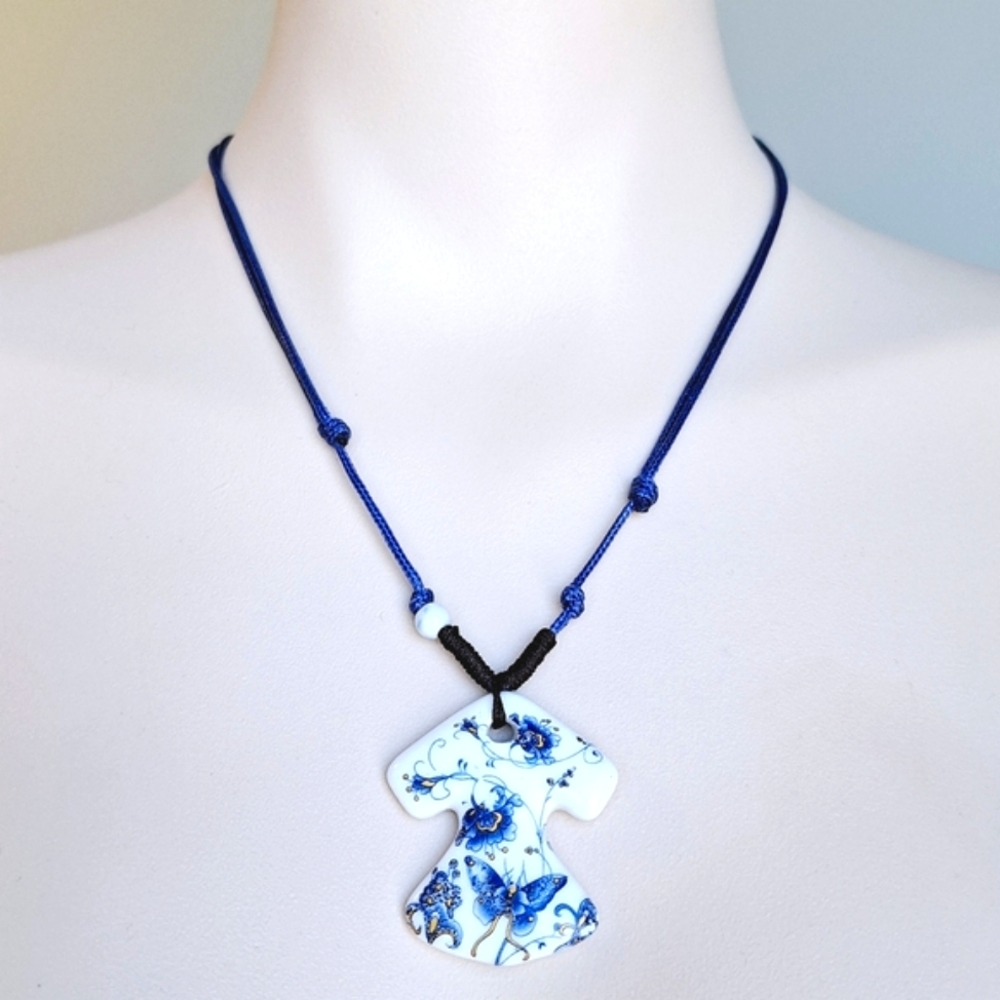 💎 3/$25 Elegant Blue and White Porcelain Necklace